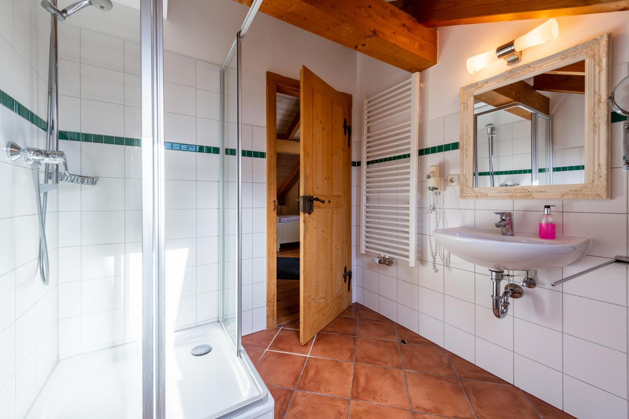 Wald Apartments Bei Schlossgaststaette Hohenberg - Seeshaupt, Suedlicher Stanberger See, Kostenfrei Parken, Ladestation Fuer Auto Und Fahrad, Wlan, Natur Pur Экстерьер фото