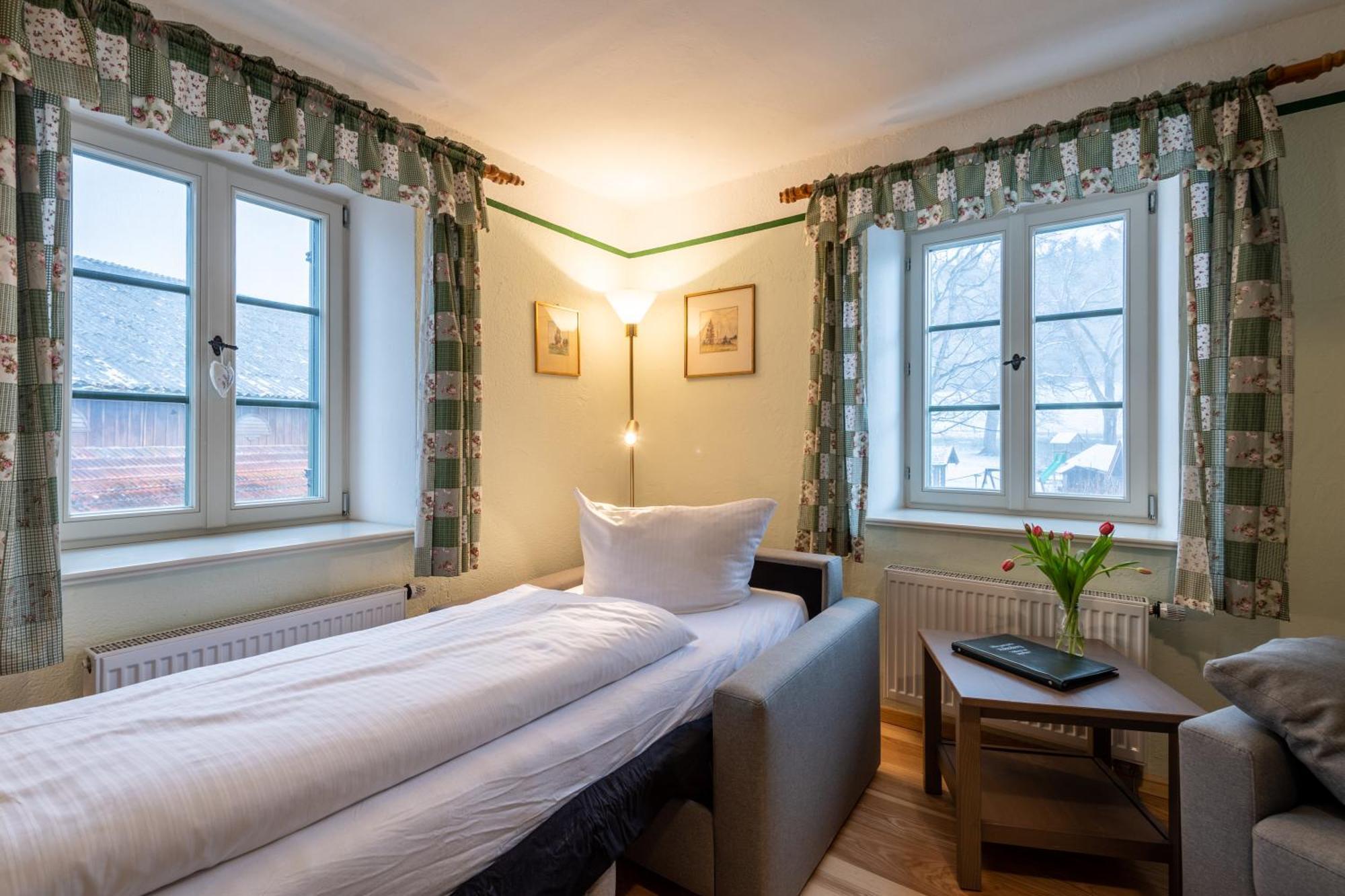 Wald Apartments Bei Schlossgaststaette Hohenberg - Seeshaupt, Suedlicher Stanberger See, Kostenfrei Parken, Ladestation Fuer Auto Und Fahrad, Wlan, Natur Pur Экстерьер фото