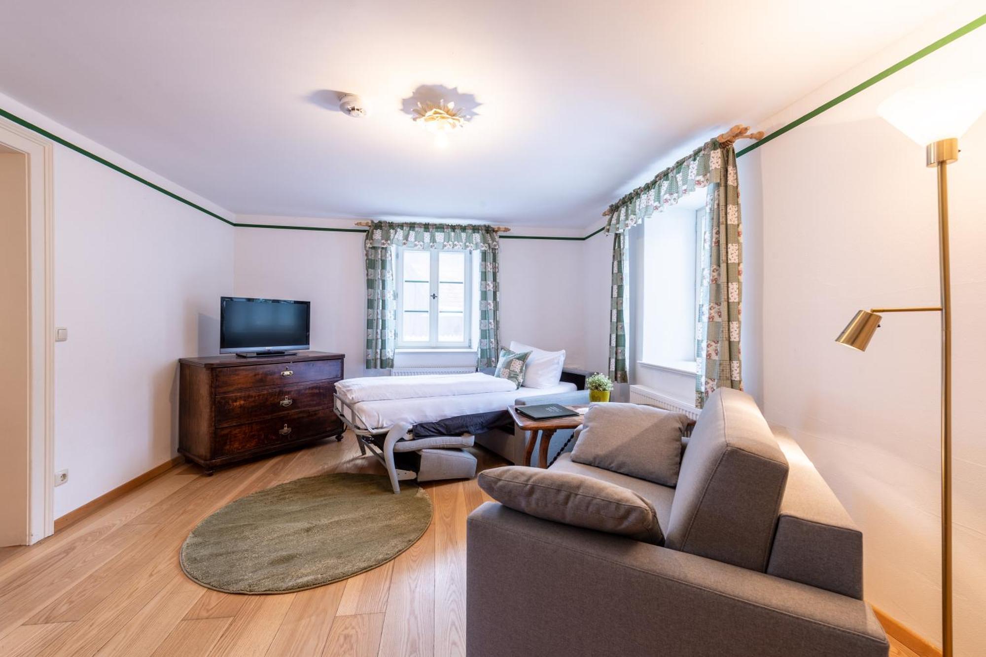 Wald Apartments Bei Schlossgaststaette Hohenberg - Seeshaupt, Suedlicher Stanberger See, Kostenfrei Parken, Ladestation Fuer Auto Und Fahrad, Wlan, Natur Pur Экстерьер фото