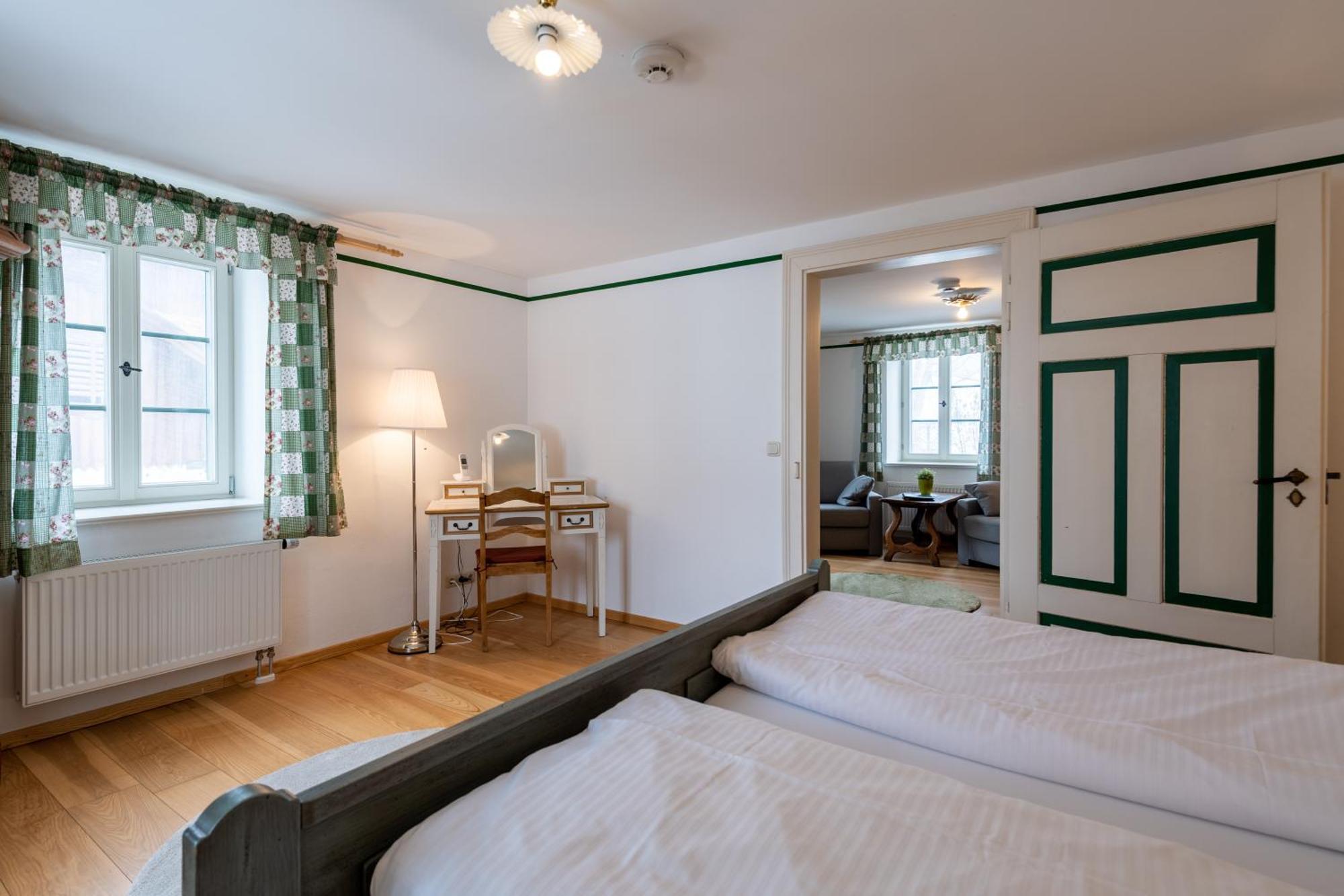 Wald Apartments Bei Schlossgaststaette Hohenberg - Seeshaupt, Suedlicher Stanberger See, Kostenfrei Parken, Ladestation Fuer Auto Und Fahrad, Wlan, Natur Pur Экстерьер фото
